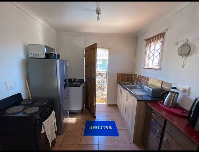 2 BEDROOM HOUSE FOR SALE IN STRETFORD